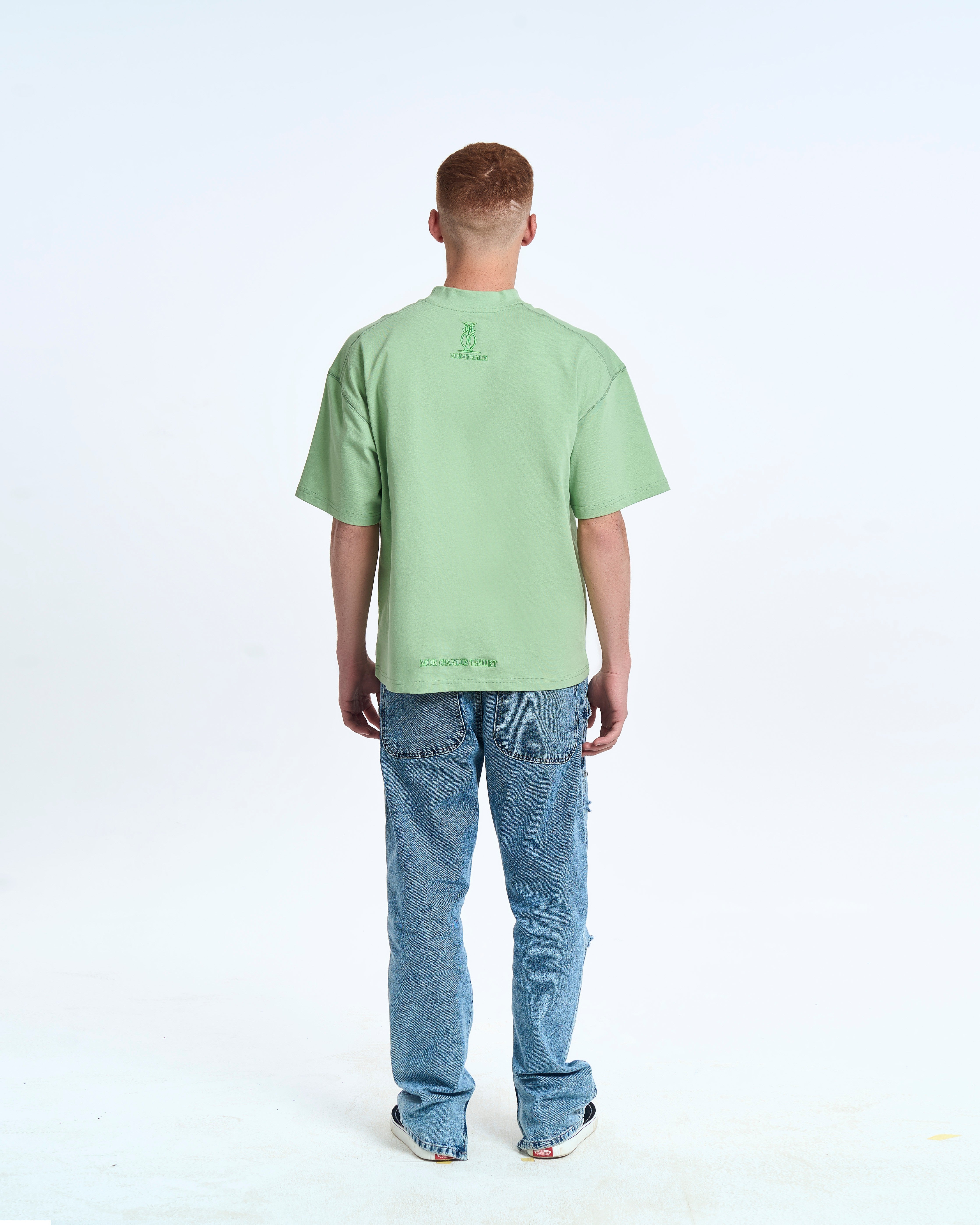 MOE CHARLIE Born In Exile T-Shirt Mintgrün – Rückenansicht Herren, Eulen-Logo und Saum-Stickerei ton-in-ton