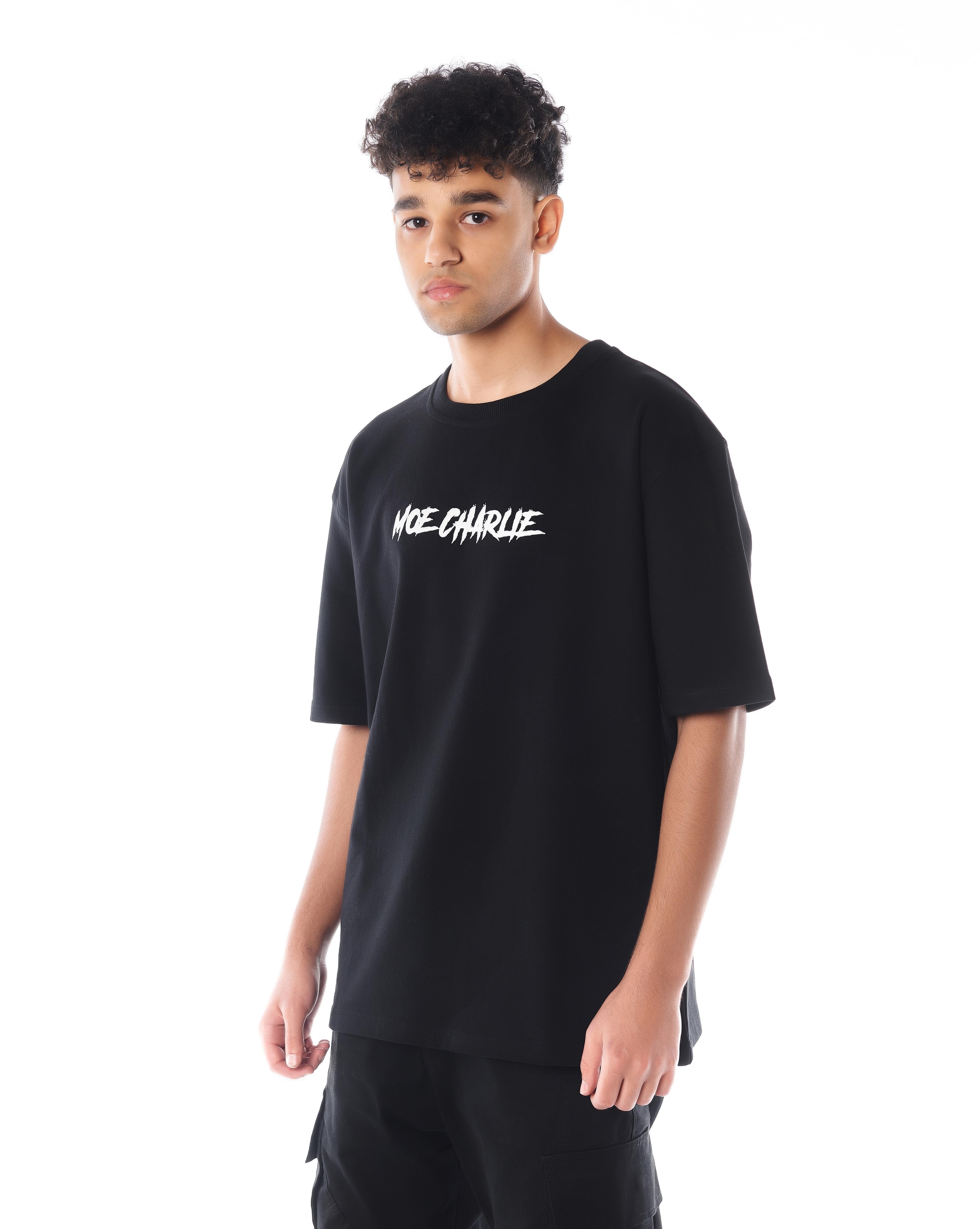 Dreiviertelansicht rechts MOE CHARLIE Predator T-Shirt, Frontprint seitlich, Oberkörper-Nahaufnahme