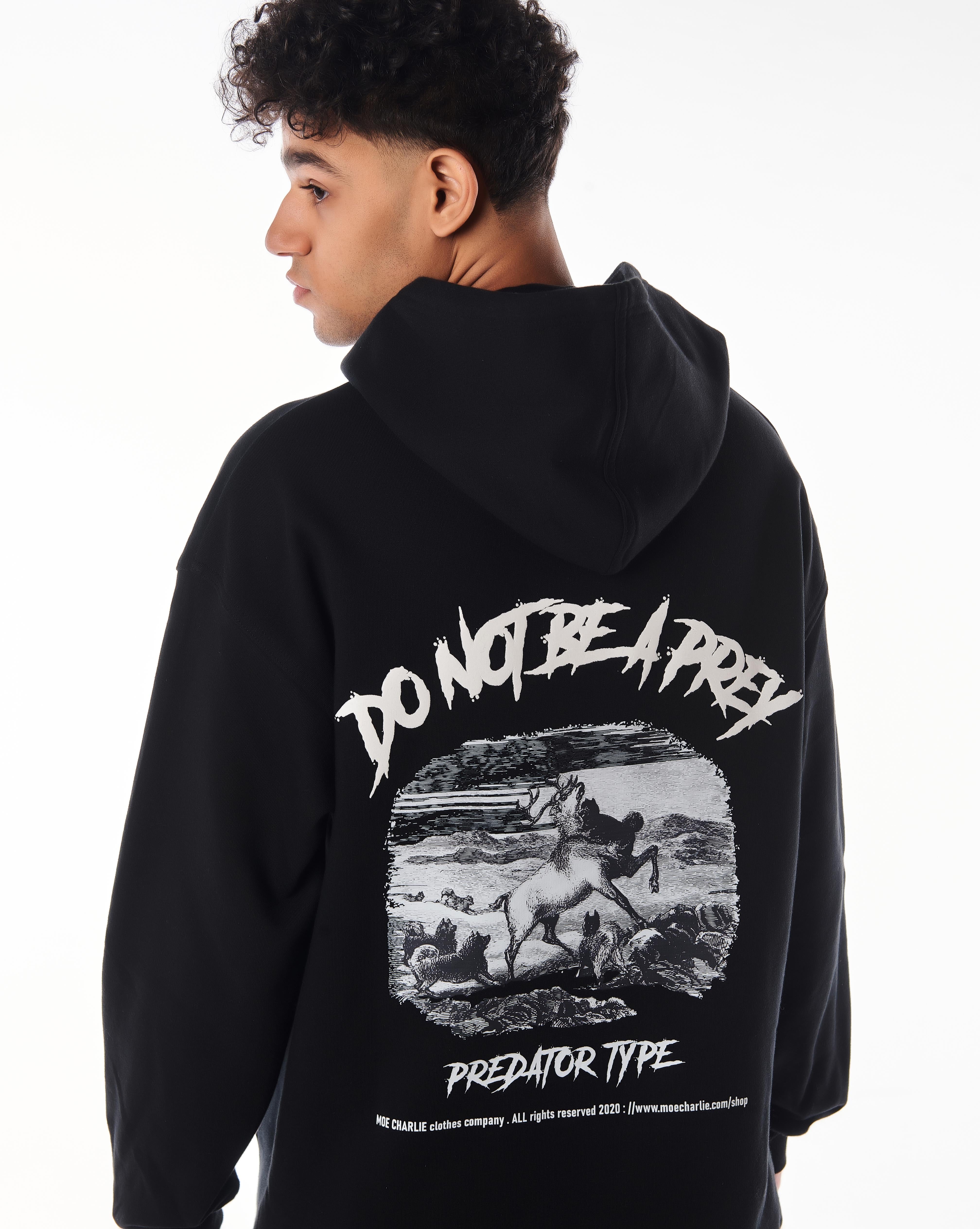 Rückenansicht MOE CHARLIE Predator Hoodie, Backprint Do Not Be A Prey mit Jagdmotiv, Kapuze sichtbar