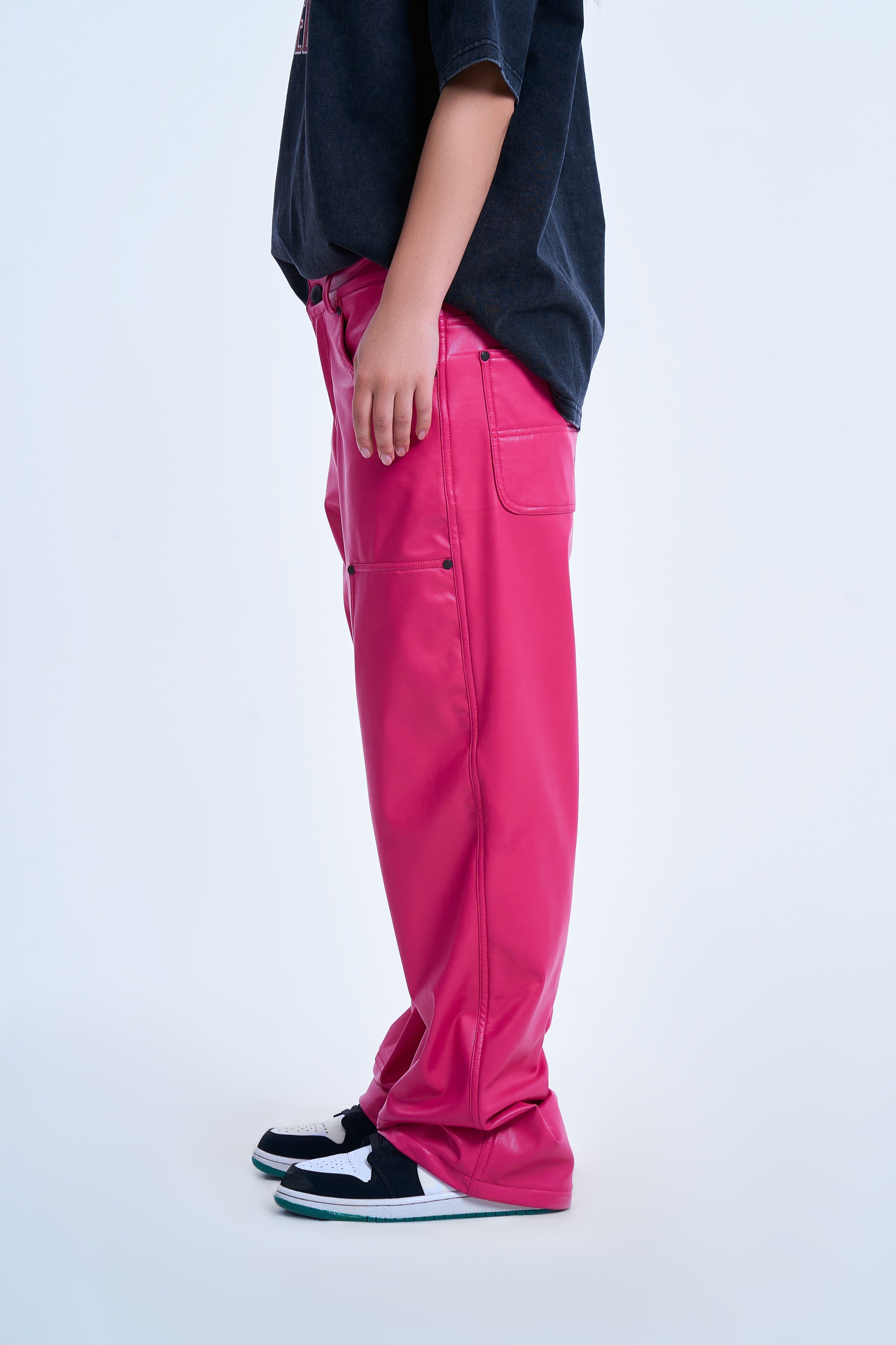 Carpenter Leather Pants Pink MOE CHARLIE, rechte Seitenansicht weiblich, Air Jordan Sneaker, weite Passform