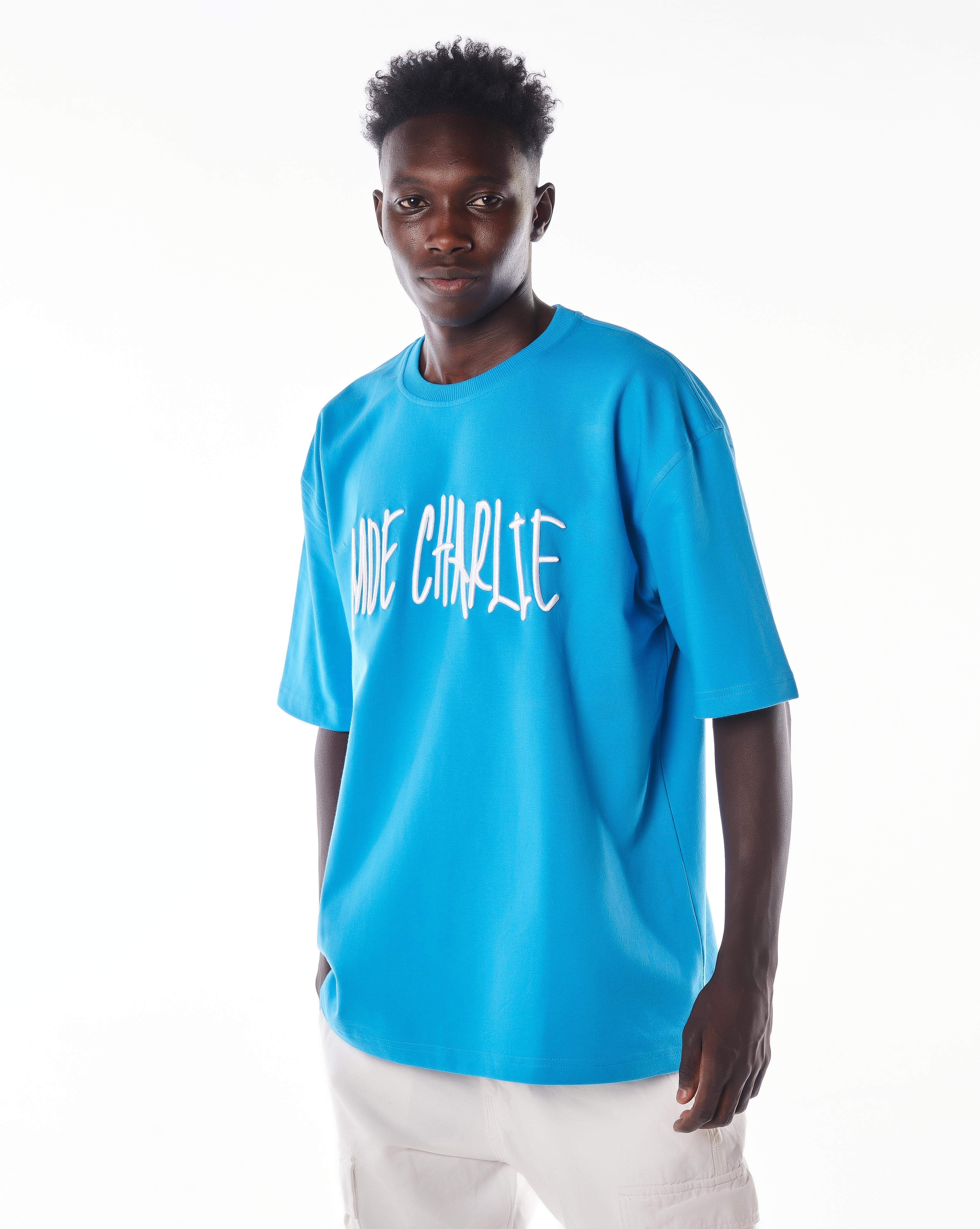 Dreiviertelansicht rechts MOE CHARLIE Night Life T-Shirt, Frontprint seitlich, Oberkörper-Nahaufnahme