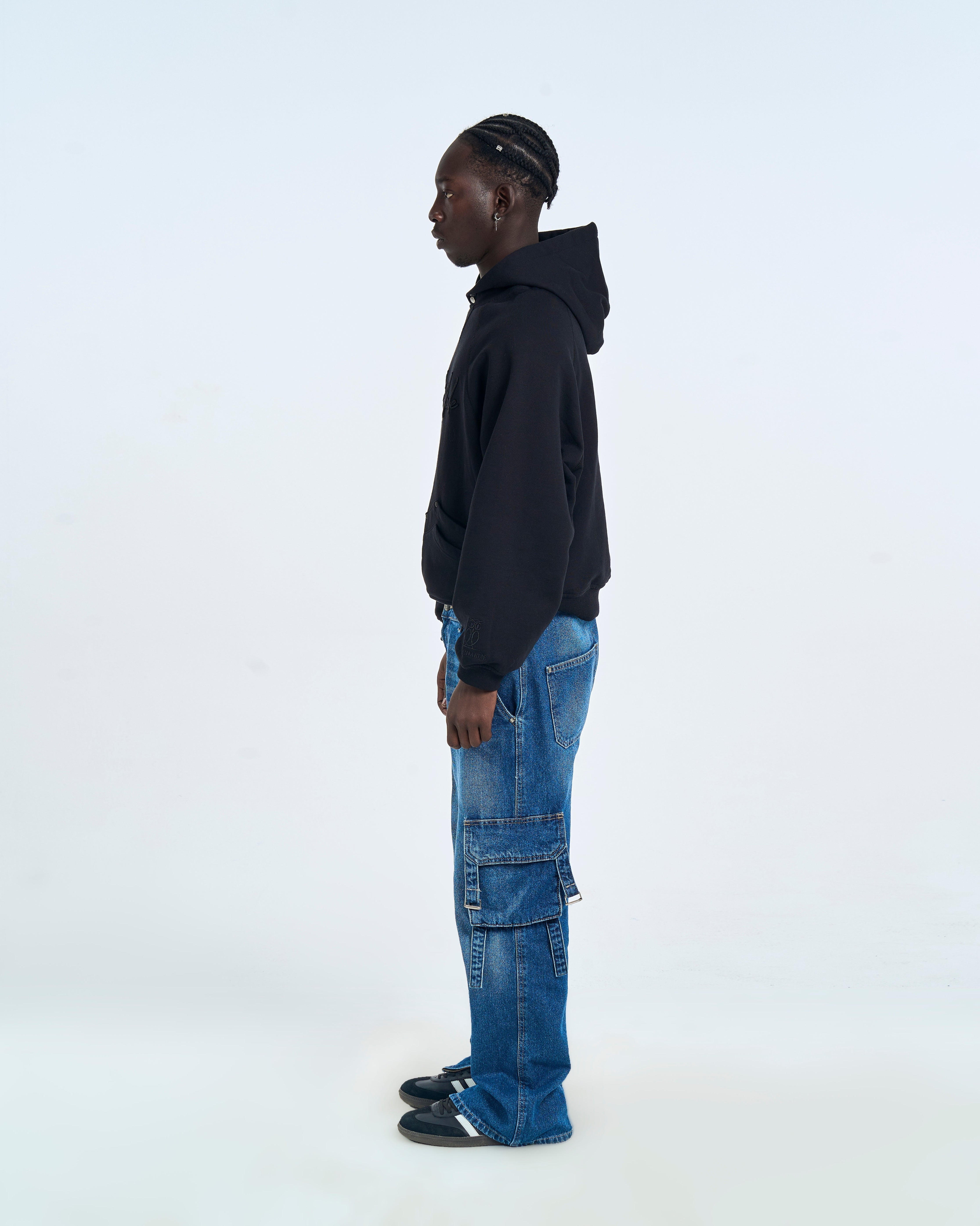 Cangaroo Hoodie MOE CHARLIE in Schwarz, linke Seitenansicht, Kapuze und Oversize-Silhouette erkennbar