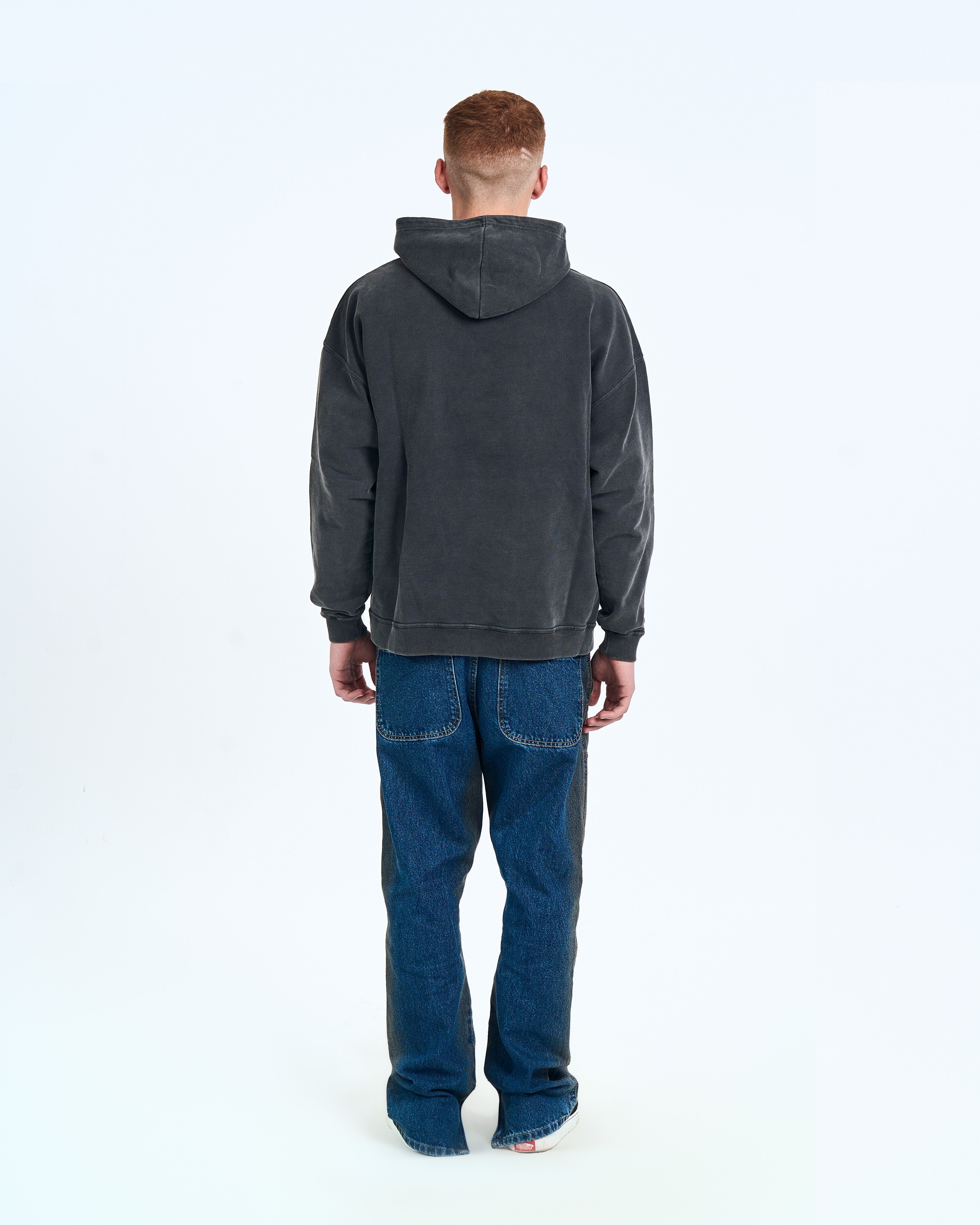 Rückenansicht MOE CHARLIE Hoodie Fade Out Black – saubere Rückseite, leicht verwaschene Vintage-Optik