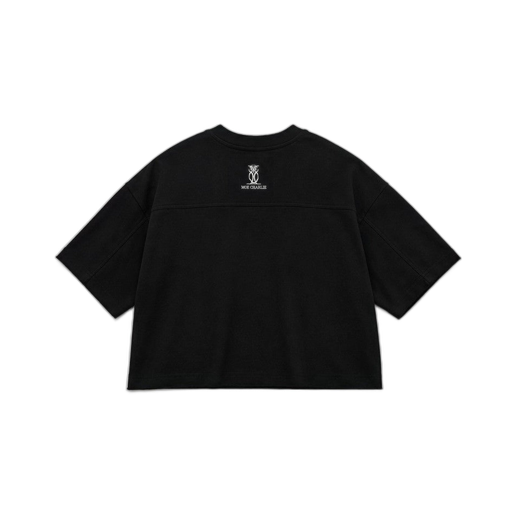 MOE Cropped T-Shirt in Schwarz